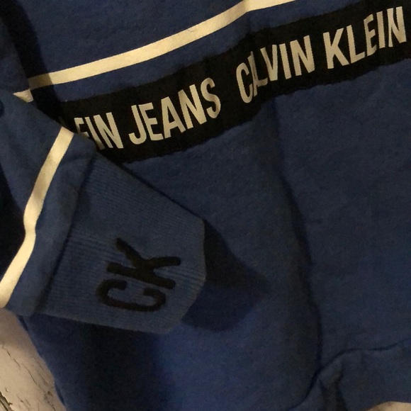 Calvin Klein Sweatshirt - Picture 2 of 3